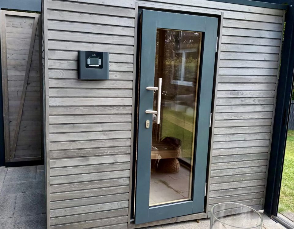 Außensauna im Konzept Premium unter Terrassenüberdachung in Wilhelmshaven mit moderner Rhombus-Fassade