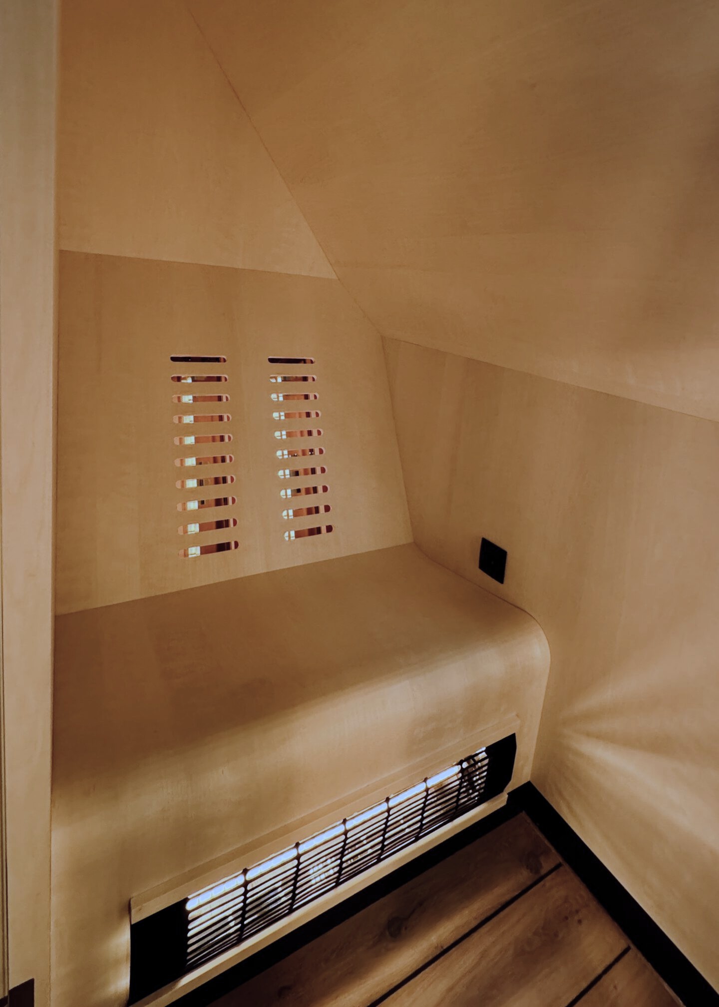 Individuelle Infrarotkabine nach Maß im Garten