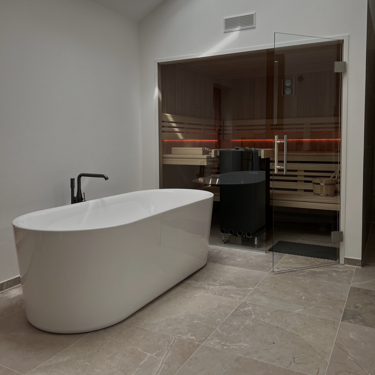 Innensauna nach Maß im modernen Badezimmer